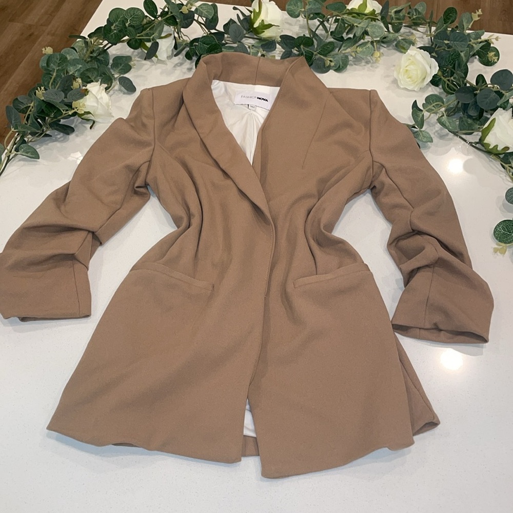 Fashion Nova Women's Tan and Brown Jacket